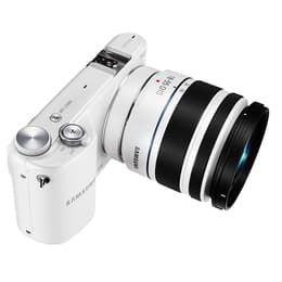 NX2000 - Weiß + Samsung NX 18-55mm f/3.5-5.6 OIS + NX 50-200mm f/4-5.6 ED OIS II f/3.5-5.6 + f/4-5.6